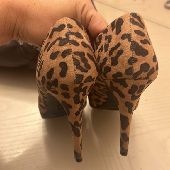 Cheetah Heels - Picture 5 of 6